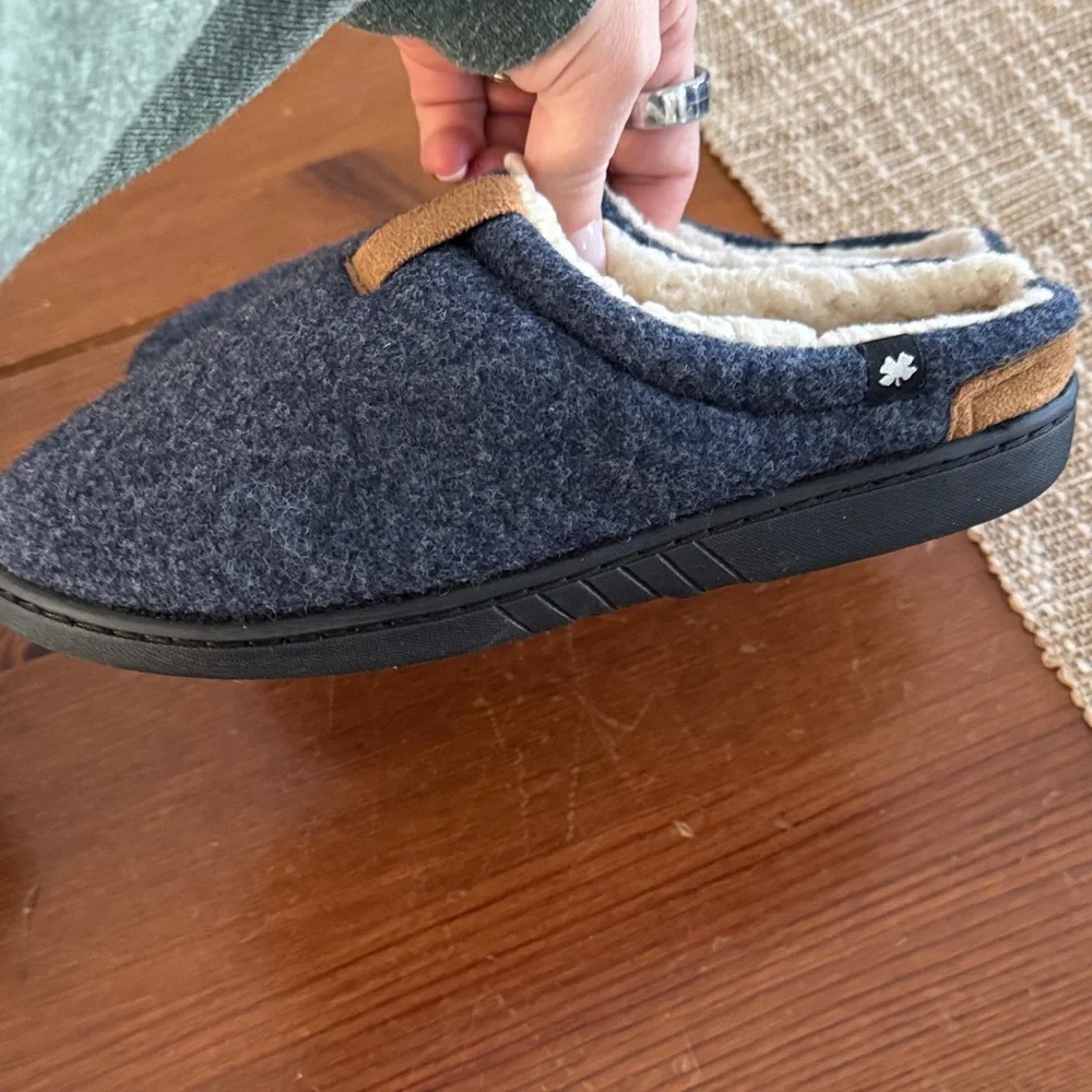 Lucky Brand Boys size 5 Navy Slippers with Brown Detail NWOT